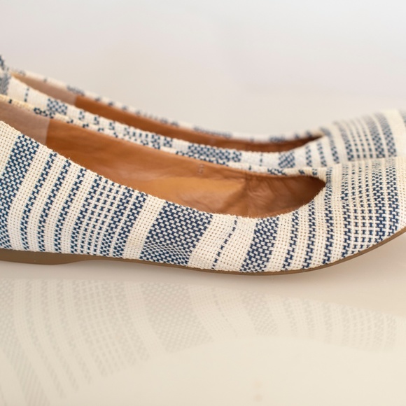 Audrey Brooke canvas flats - Picture 4 of 5